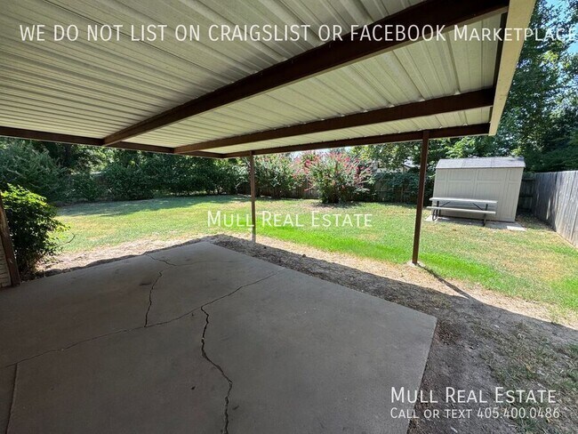 Building Photo - 1622 Chaucer Dr