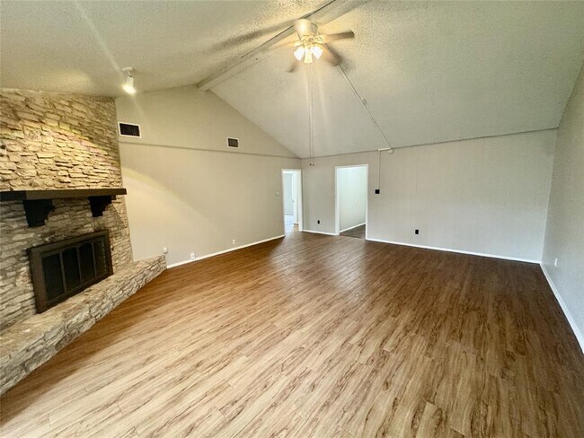 Building Photo - 2708 Charlesworth Dr