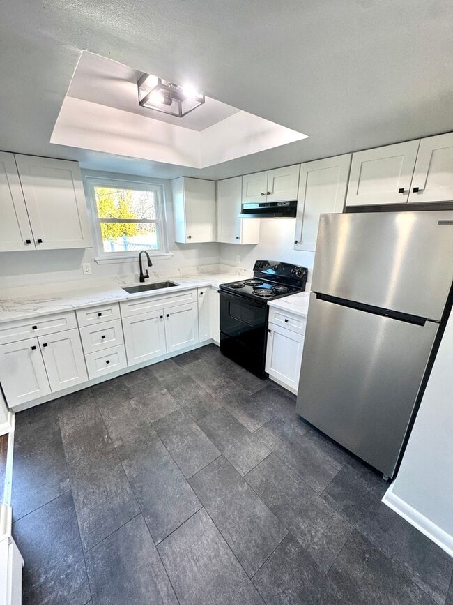 Building Photo - PARKLAND SCHOOLS- THREE BEDROOM TOWNHOME