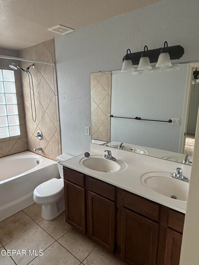 Building Photo - 12965 Beto Portugal Ln
