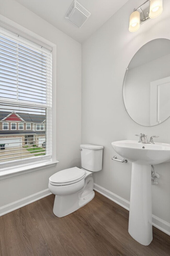 Building Photo - Spacious 3 Bedroom Townhome in Glen Allen - $2,650/mo