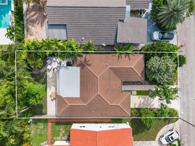 Building Photo - 9025 Dickens Ave