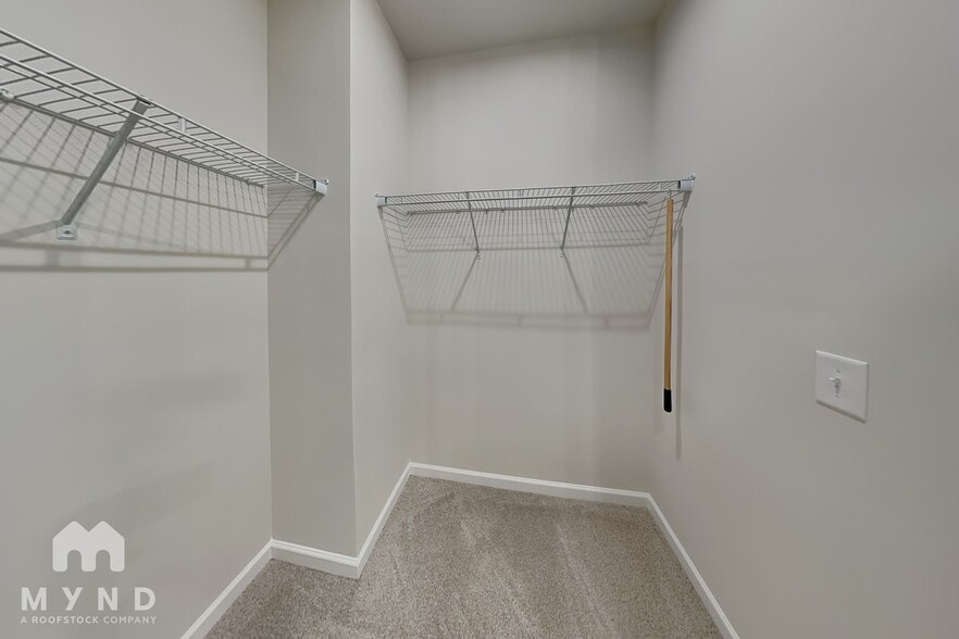Building Photo - 6005 Longar Ln