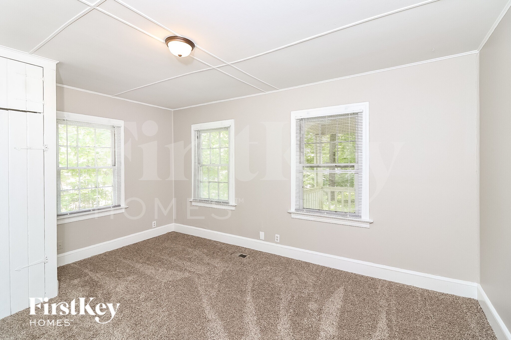 Building Photo - 2641 Sylvan Rd