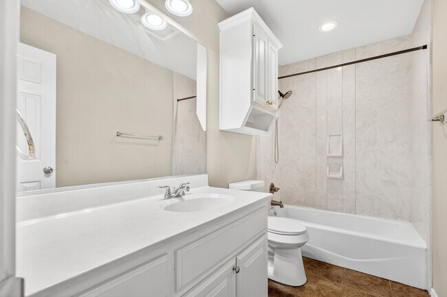 Building Photo - 2415 93rd St