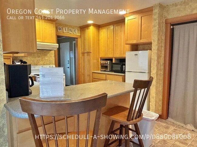 Building Photo - 3251 SE Dune Ave