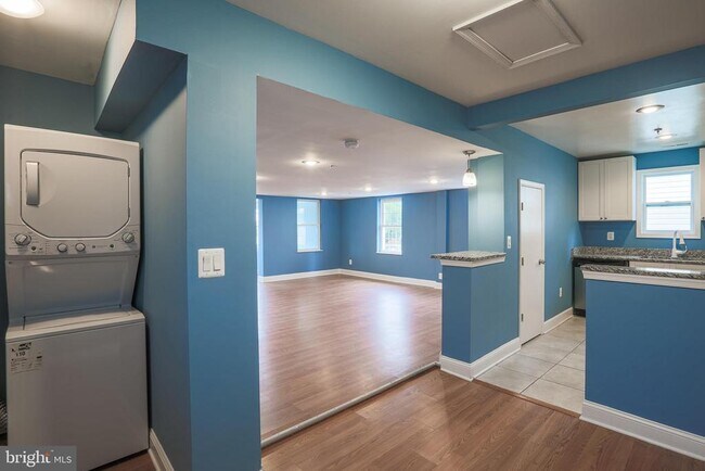 Building Photo - 4905 Ridge Ave