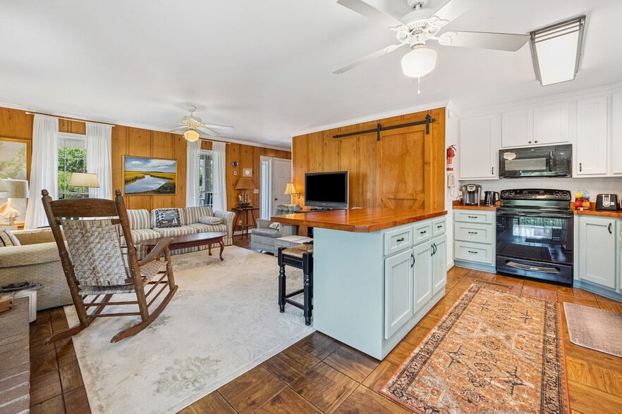 Building Photo - 256 Pioneer Loop