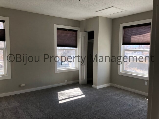 Building Photo - Lovely Three Bedroom Home