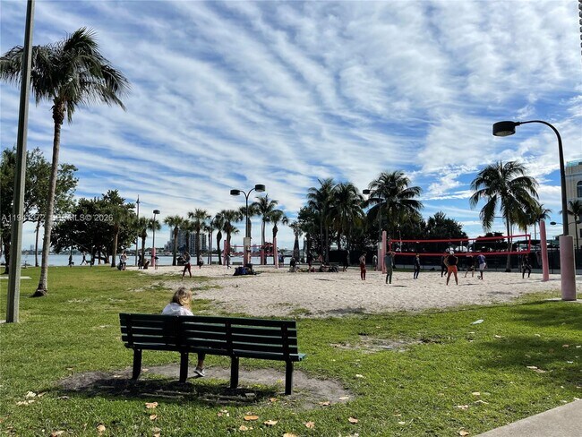 Building Photo - 1750 N Bayshore Dr