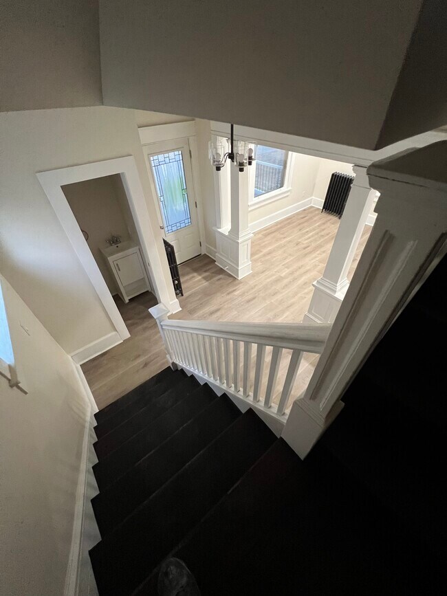 Building Photo - 815 Grove St