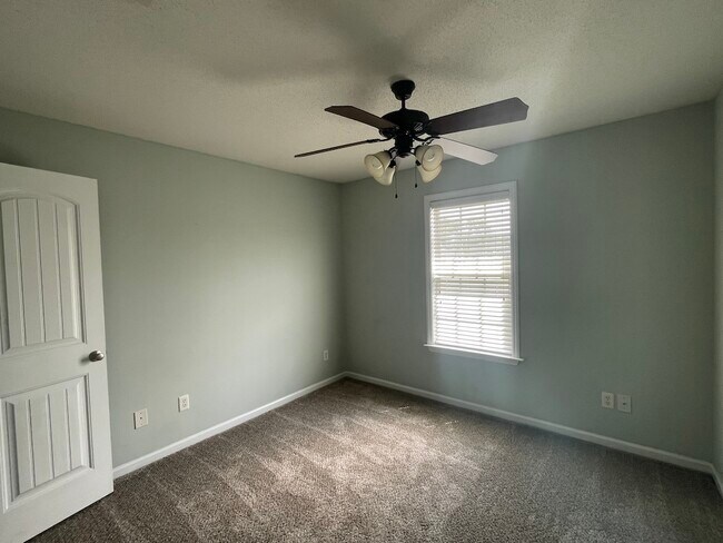 Building Photo - 1424 San Bernardino Way