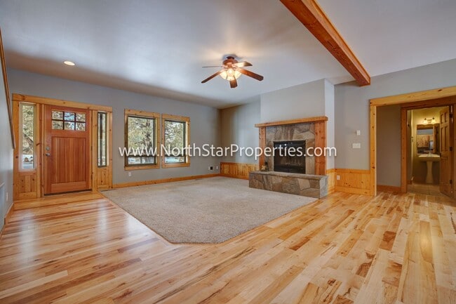 Building Photo - Beautiful Home On 10 Acres. Horse property