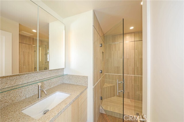 Building Photo - 376 Cliff Dr