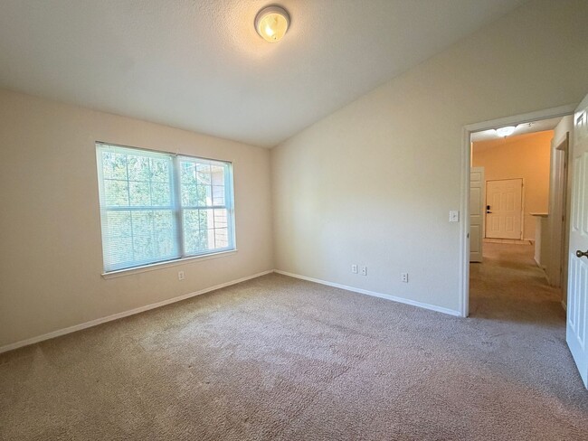 Building Photo - Top-Floor Condo in Grand Reserve at Windor Parke