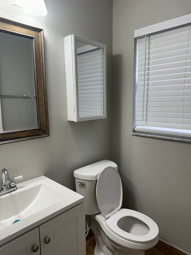 Building Photo - Single Family house in Silver Lakes - Pemb...