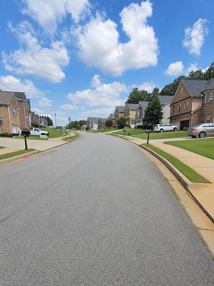Building Photo - 350 Cog Hill Dr