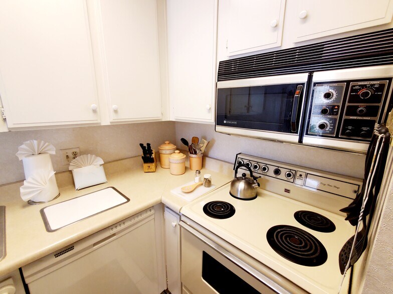 Building Photo - 470 S Calle Encilia