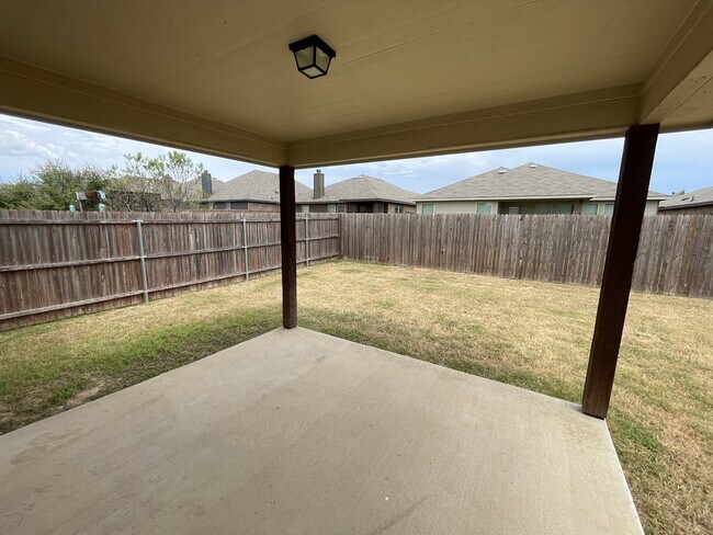 Building Photo - 2537 Old Buck Dr