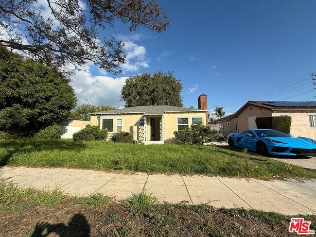 Building Photo - 674 Estelle Ave