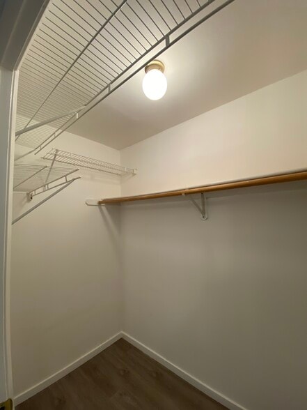Walking closet - 22829 Burbank Blvd
