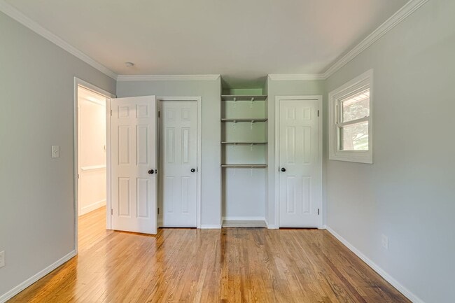 Building Photo - Charming 3+ BR single family home available now