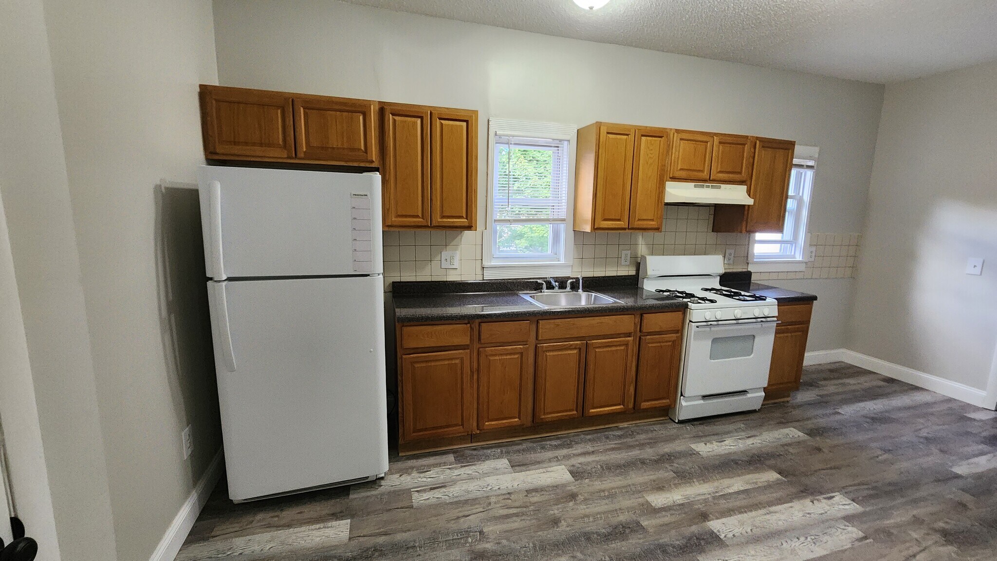 Building Photo - 235 Starr St