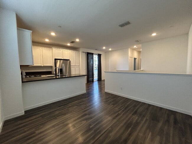 Building Photo - 3998 E Commerce Way