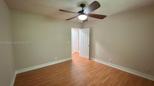 Building Photo - 3064 Riverside Dr