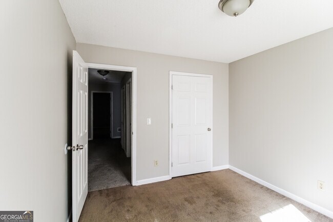 Building Photo - 4809 Shallow Farm Dr NE