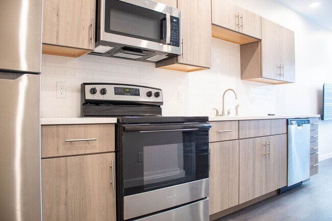 Interior Photo - 510 E White St