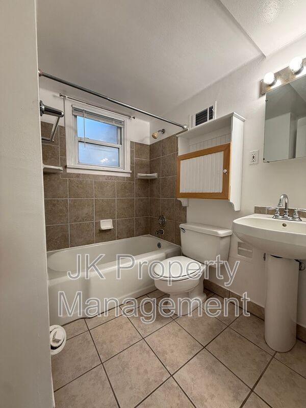 Building Photo - 1602 8th Ave N