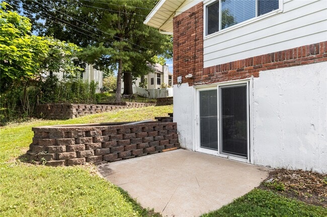Building Photo - 24 Forest Crest Dr