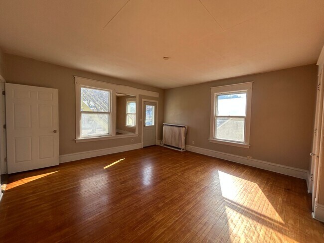 Building Photo - 914 23rd St