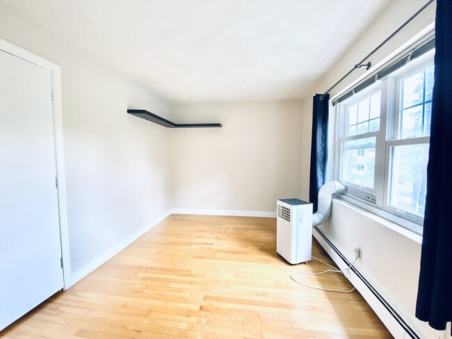 Building Photo - 138 Emerson Gardens Rd