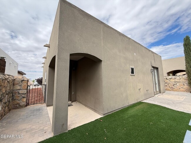 Building Photo - 13454 Everingham St