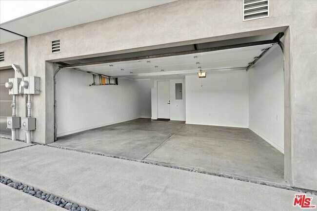 Building Photo - 6077 1/2 Horner St