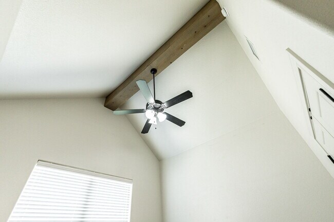 Building Photo - The Finer Things In Life/ The Town Homes o...