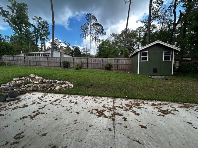 Building Photo - 1105 Missionwood Ln