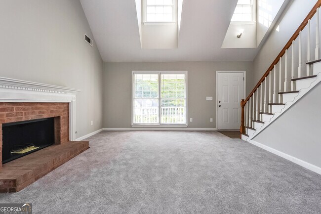 Building Photo - 160 Willow Tree Terrace