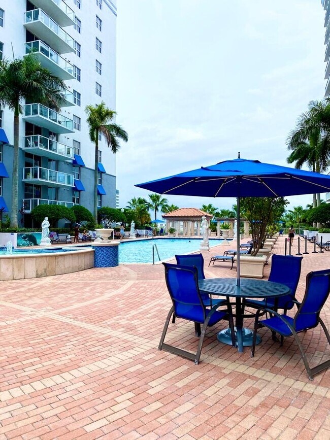 Building Photo - Rare 2/2 Corner Penthouse with Panoramic Lagoon Views from Every Room – Available Now!