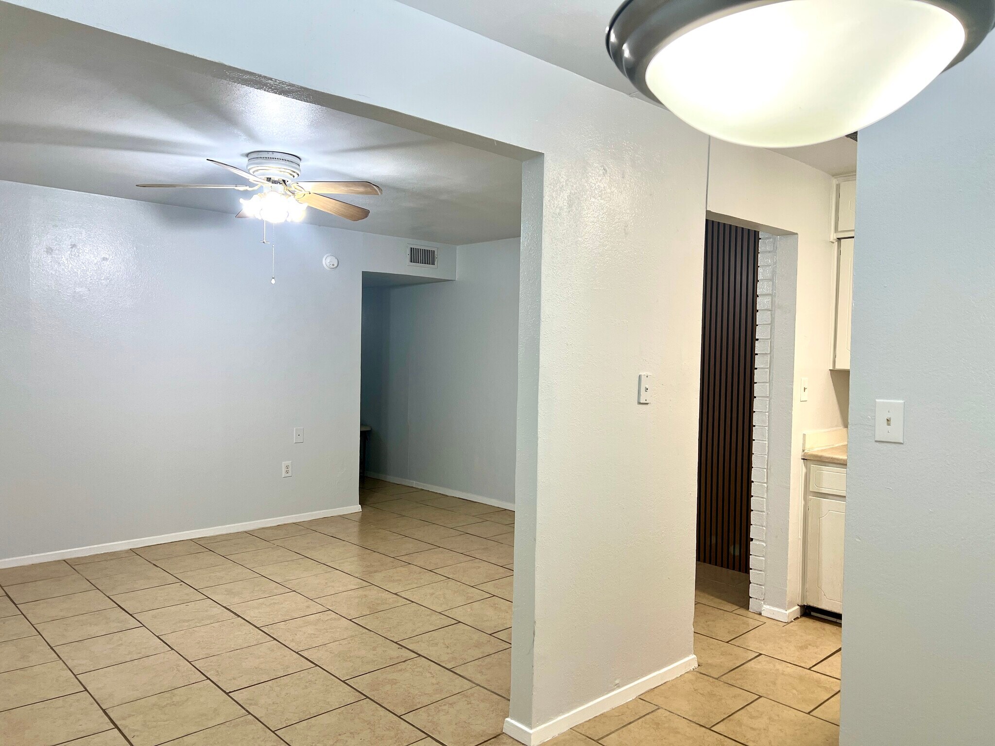 Building Photo - 2112 Tanglewood St