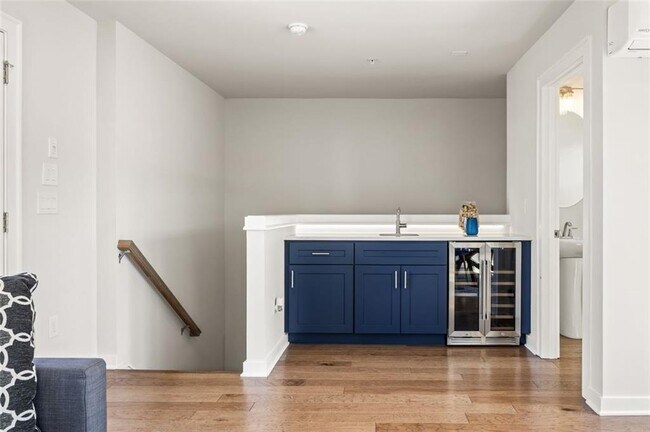 Building Photo - 2145 Burnside Dr NW