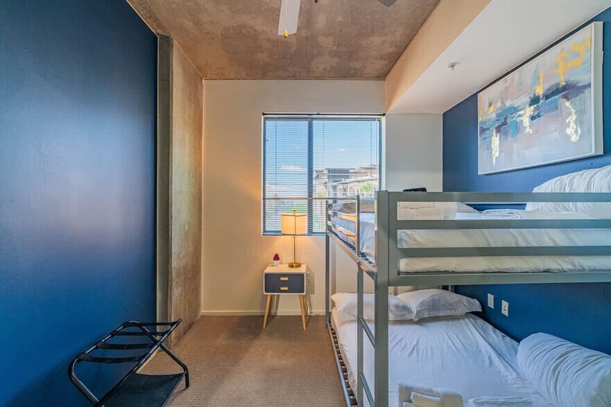 Building Photo - 333 E Roosevelt St