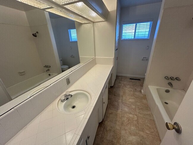 Building Photo - 1331 S Chatham St