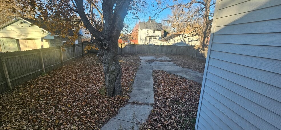 Building Photo - 1236 Dewey Ave