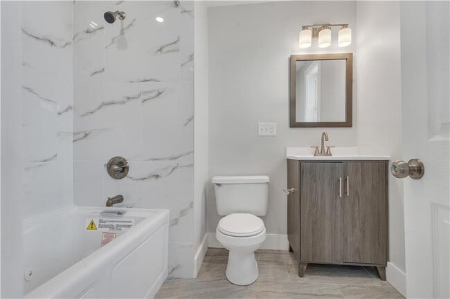 Building Photo - 382 Orms St