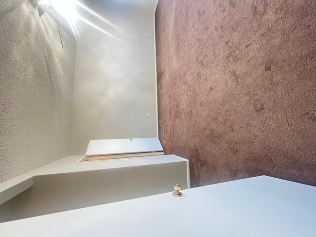 Building Photo - 6008 W Townley Ave