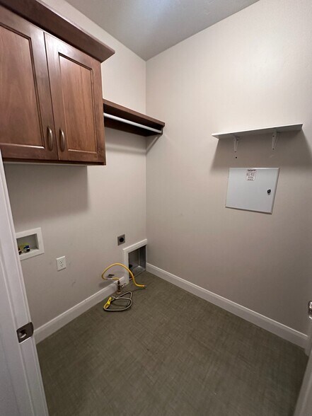 Building Photo - 1471 E Summerheights Dr