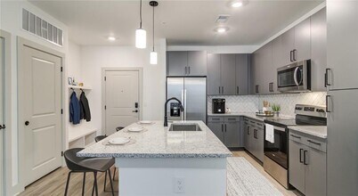 Building Photo - 1000 Rea Dr SW